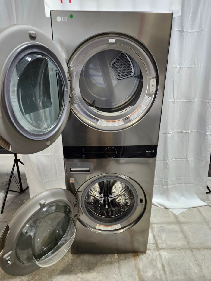 Single Unit Front Load LG WashTower™ with Center Control™ 4.5 cu. ft. Washer and 7.4 cu. ft. Electric Dryer - Image 2